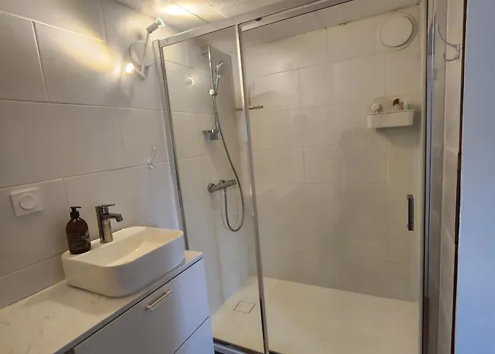 公寓 Avec Cuisine Et Sdb Privative, Au Calme *